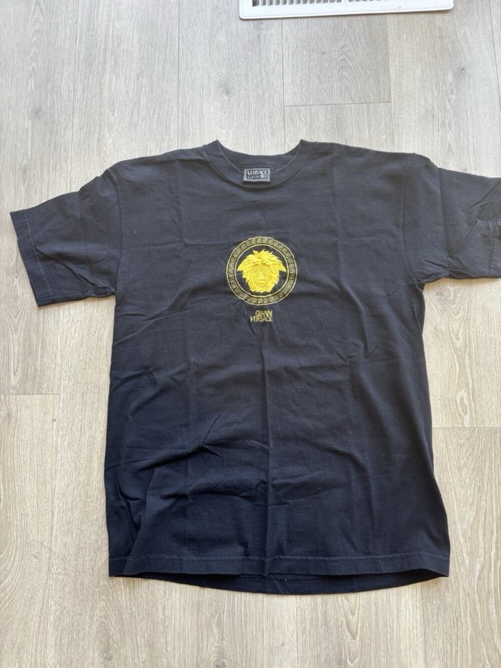 Versace Classic V2 Medusa Men's Black Short Sleeve T-Shirt Size Large Gold Logo